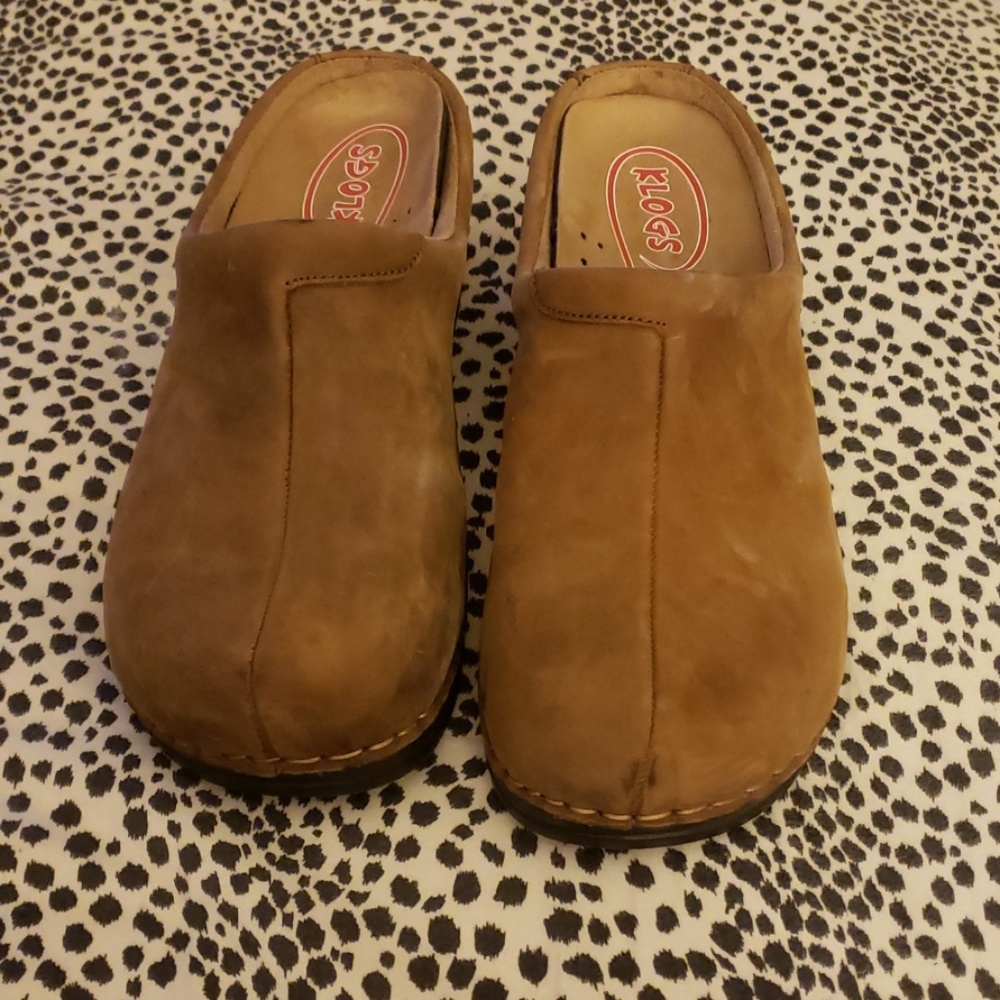 11W Klogs Suede Uppers
